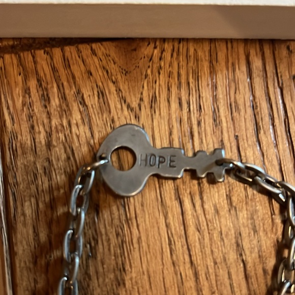 Giving Keys Bracelet - Picture 3 of 4